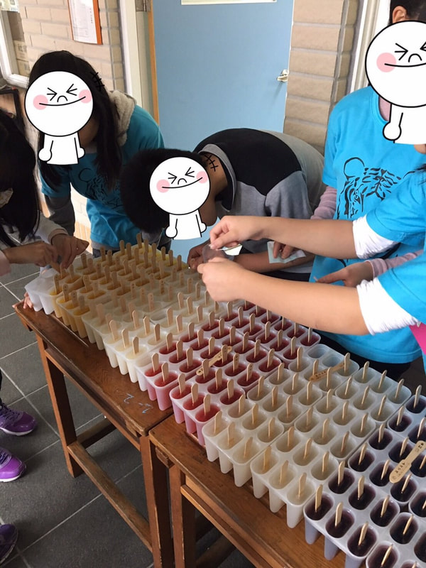 學校園遊會擺攤現況-排隊搶購寒天Q棒
